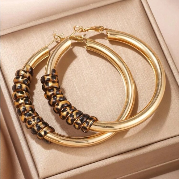 Jewelry - Leopard Pattern Hoop Earrings